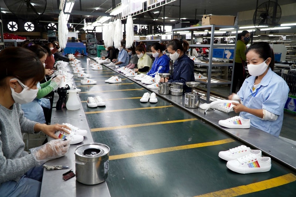 Dệt may gặp nhiều khó khăn, da giày “chật vật” tìm đơn hàng mới - 2 Dệt may gặp nhiều khó khăn, da giày “chật vật” tìm đơn hàng mới - 2