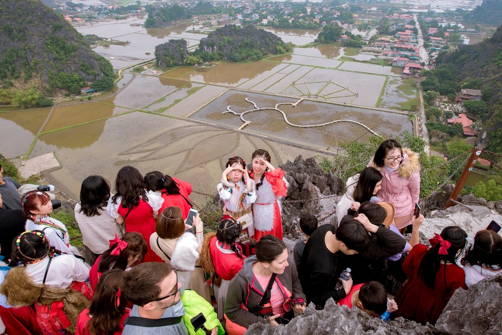 Những điểm du xuân đông kín người đến ngộp thở ở Ninh Bình - 15 Những điểm du xuân đông kín người đến ngộp thở ở Ninh Bình - 15