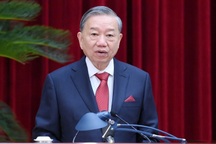 Biểu quyết giới thiệu nhân sự Ban Chấp hành Trung ương khóa mới