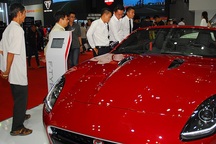 Người mua ô tô mất oan cả trăm triệu đồng vì lệ phí trước bạ