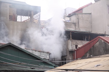 Hà Nội: Cháy 3 ngôi nhà trong khu tập thể, 2 cháu nhỏ thoát nạn