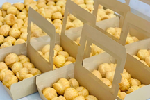 Bánh su kem không tem mác, không rõ hạn sử dụng được bán tràn lan