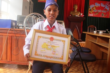 Cậu bé lớp 5 kể chuyện dũng cảm cứu 2 bạn thoát chết