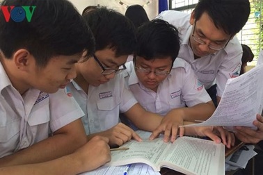 Ân hận vì cho con học trường điểm