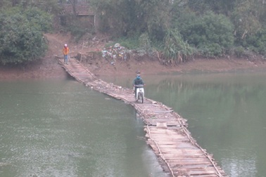 Mỗi lần qua cầu là đánh cược mạng sống!