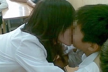 Học trò yêu ngay trong lớp học