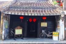 Khám phá ngôi nhà bằng gỗ lim của thương nhân giàu có một thời