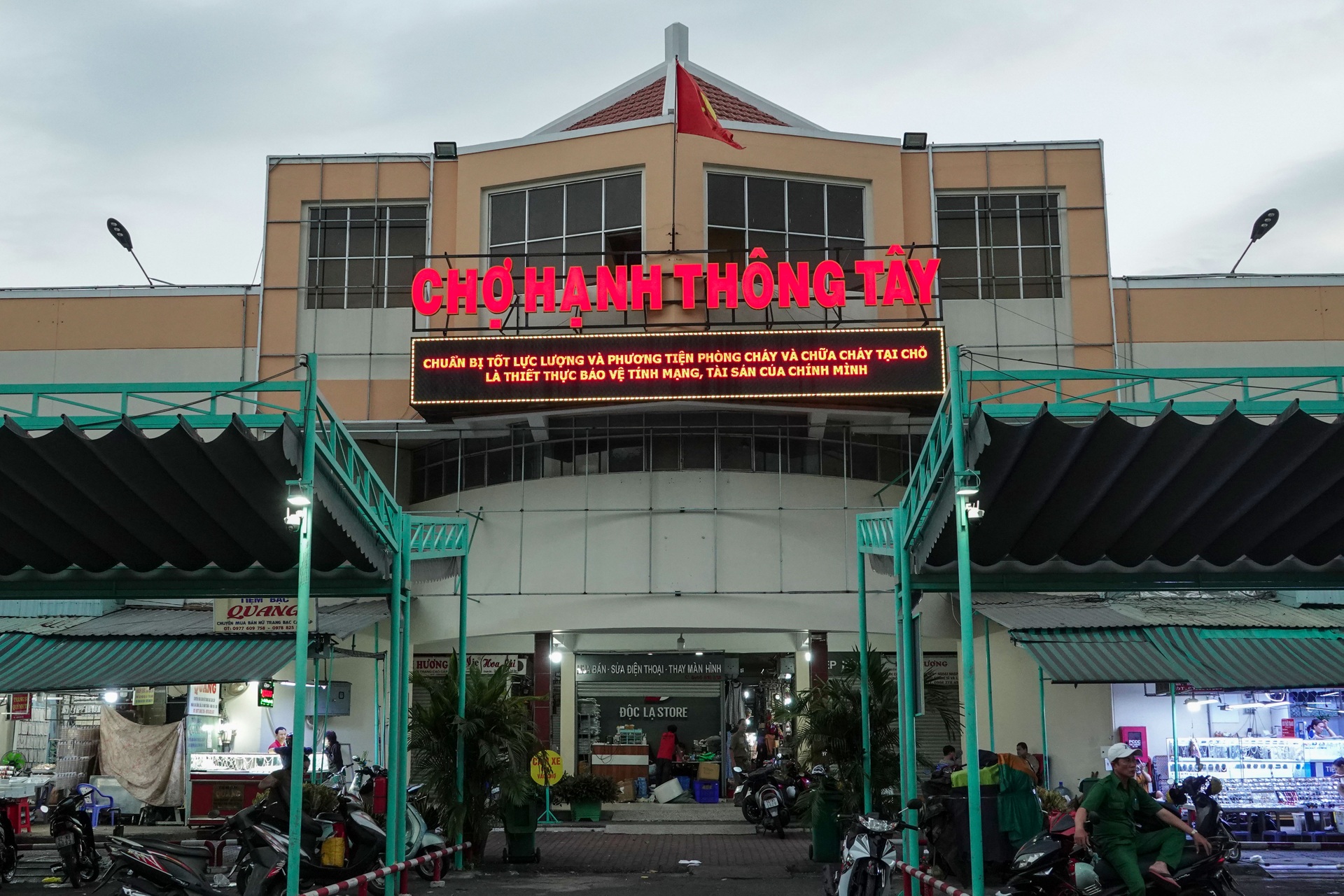 Thế tiến thoái lưỡng nan của tiểu thương chợ truyền thống - 6 Thế tiến thoái lưỡng nan của tiểu thương chợ truyền thống - 6