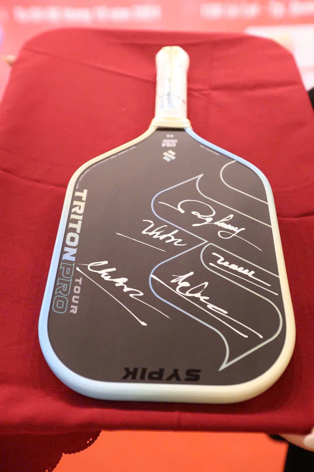 Vợt pickleball Sypik Triton Pro được đấu giá 200 triệu đồng - 3 Vợt pickleball Sypik Triton Pro được đấu giá 200 triệu đồng - 3