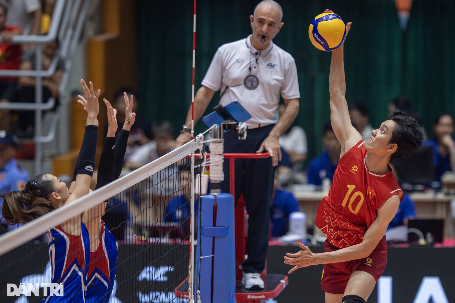 Thắng dễ Philippines, bóng chuyền nữ Việt Nam vô địch giải AVC Nations Cup - 5 Thắng dễ Philippines, bóng chuyền nữ Việt Nam vô địch giải AVC Nations Cup - 5