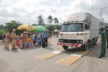 Nghiêm minh với xe quá tải