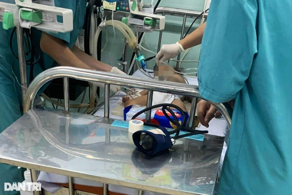 Cha mẹ phụ hồ đưa con lên TPHCM, mới được 1 tuần bé gái lọt cống tử vong - 1 Cha mẹ phụ hồ đưa con lên TPHCM, mới được 1 tuần bé gái lọt cống tử vong - 1