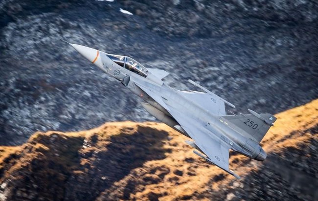 Ukraine giải thích lý do Gripen Thụy Điển tối ưu hơn tia chớp F-35 Mỹ - 1 Ukraine giải thích lý do Gripen Thụy Điển tối ưu hơn tia chớp F-35 Mỹ - 1