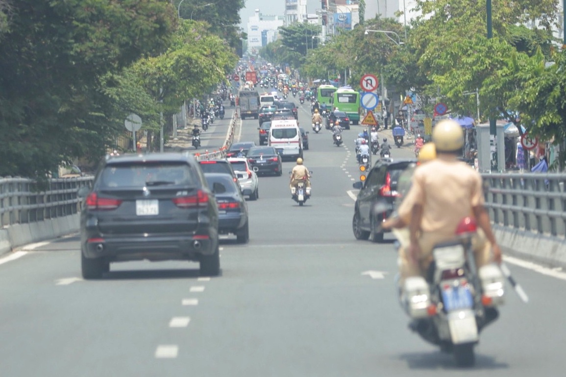 Phó Chủ tịch UBND TPHCM Lê Hòa Bình qua đời do tai nạn giao thông - 2 Phó Chủ tịch UBND TPHCM Lê Hòa Bình qua đời do tai nạn giao thông - 2