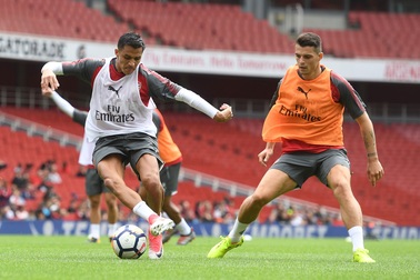 Sanchez trở lại luyện tập cùng Arsenal chuẩn bị đá Siêu cúp Anh