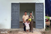 Bạn đọc Dân trí tặng nhà Nhân ái cho vợ chồng nghèo ở xã biên giới