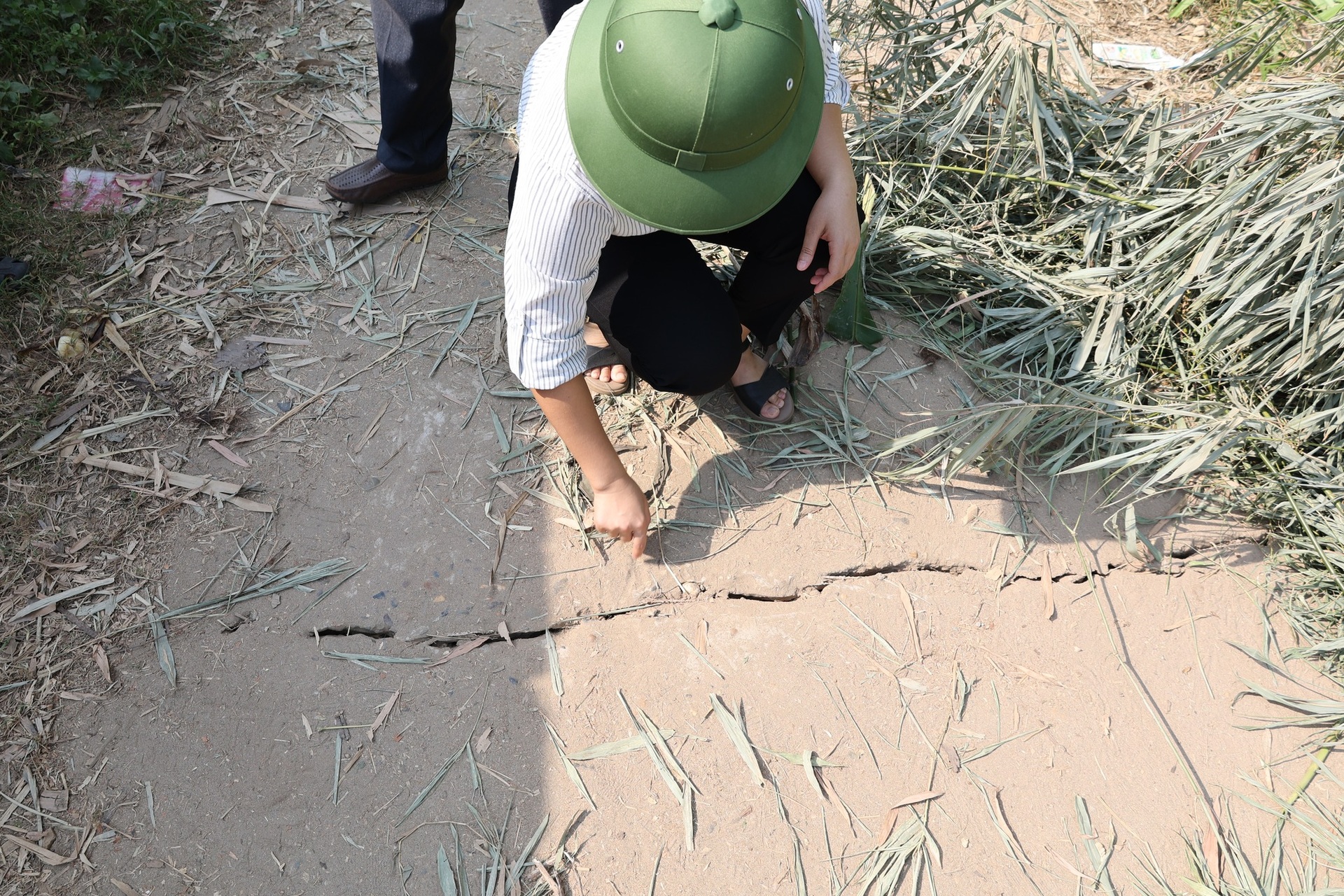 Sạt lở bờ sông uy hiếp xóm làng ở Phú Thọ - 4 Sạt lở bờ sông uy hiếp xóm làng ở Phú Thọ - 4