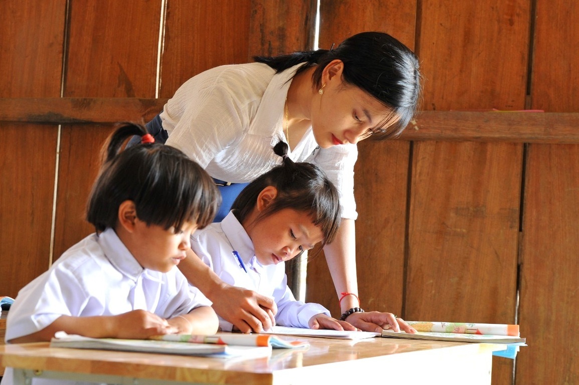 Khuyến khích người giỏi làm nghề dạy học - 1 Khuyến khích người giỏi làm nghề dạy học - 1