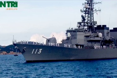 Tàu khu trục J.S. Sazanami 113 Nhật Bản đến Cam Ranh