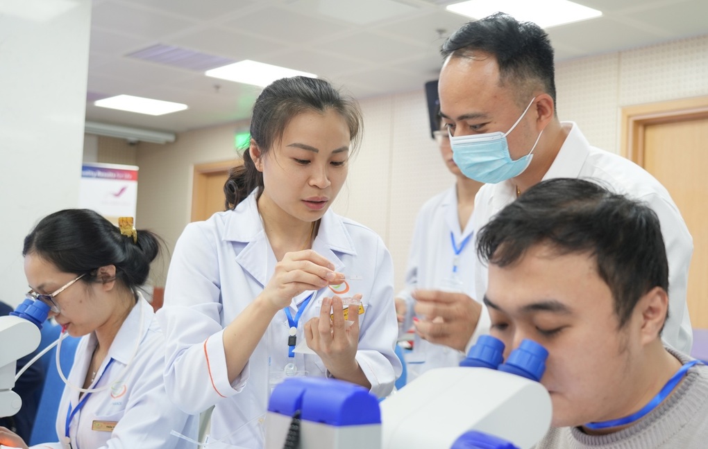 Bệnh viện Nam học và Hiếm muộn Hà Nội cùng Intesco tập huấn tối ưu trữ noãn - 3 Bệnh viện Nam học và Hiếm muộn Hà Nội cùng Intesco tập huấn tối ưu trữ noãn - 3