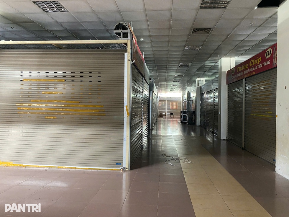 Thủ phủ thời trang lớn nhất miền Bắc: Cửa đóng then cài giữa mùa làm ăn - 3 Thủ phủ thời trang lớn nhất miền Bắc: Cửa đóng then cài giữa mùa làm ăn - 3