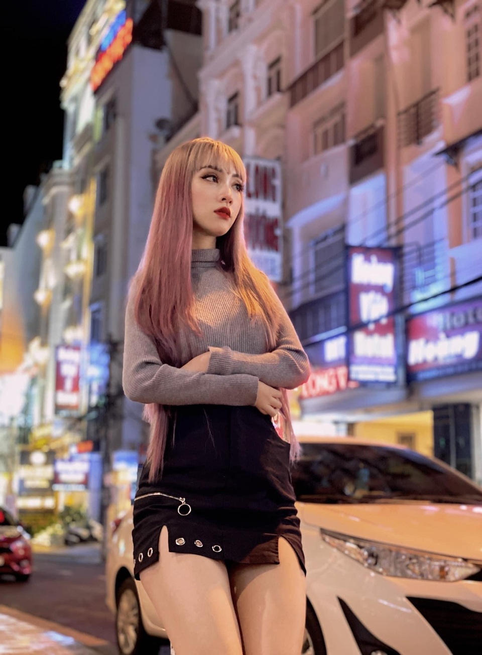Chuyện về cô gái dùng chân trang điểm trở thành hot livestream - 4 Chuyện về cô gái dùng chân trang điểm trở thành hot livestream - 4