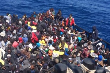 Cãi nhau trên tàu di dân, người Hồi giáo ném tín đồ Cơ đốc xuống biển