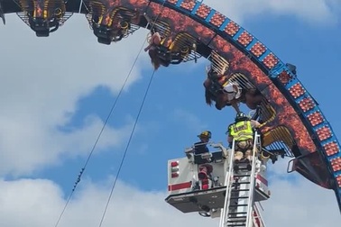 Người treo lơ lửng do tàu lượn gặp sự cố ở Mỹ