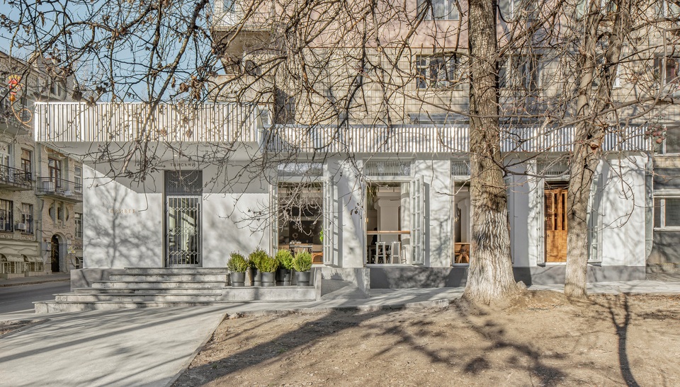 Quán cà phê ẩn chứa kho tàng đồ cổ độc lạ của nhiều quốc gia - 1 Quán cà phê ẩn chứa kho tàng đồ cổ độc lạ của nhiều quốc gia - 1