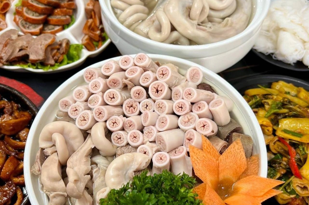 Quán lòng xe điếu nổi tiếng TPHCM bị kiểm tra, tạm dừng đón khách - 2