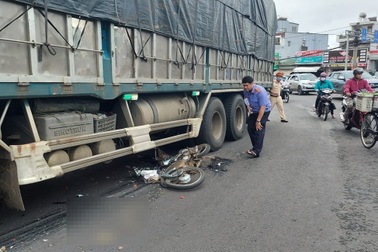 Trên đường đến trường, nam sinh lớp 12 tử nạn dưới bánh xe tải