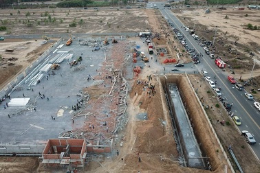 Khởi tố vụ sập tường khiến 10 người tử vong