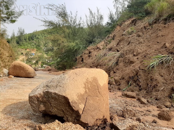 Hà Tĩnh: Kêu gọi tàu thuyền tránh bão, sơ tán dân khỏi nơi không an toàn - Ảnh 2.