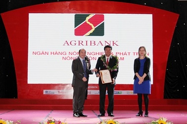 Agribank 5 năm liên tiếp nhận giải Top 10 VNR500 