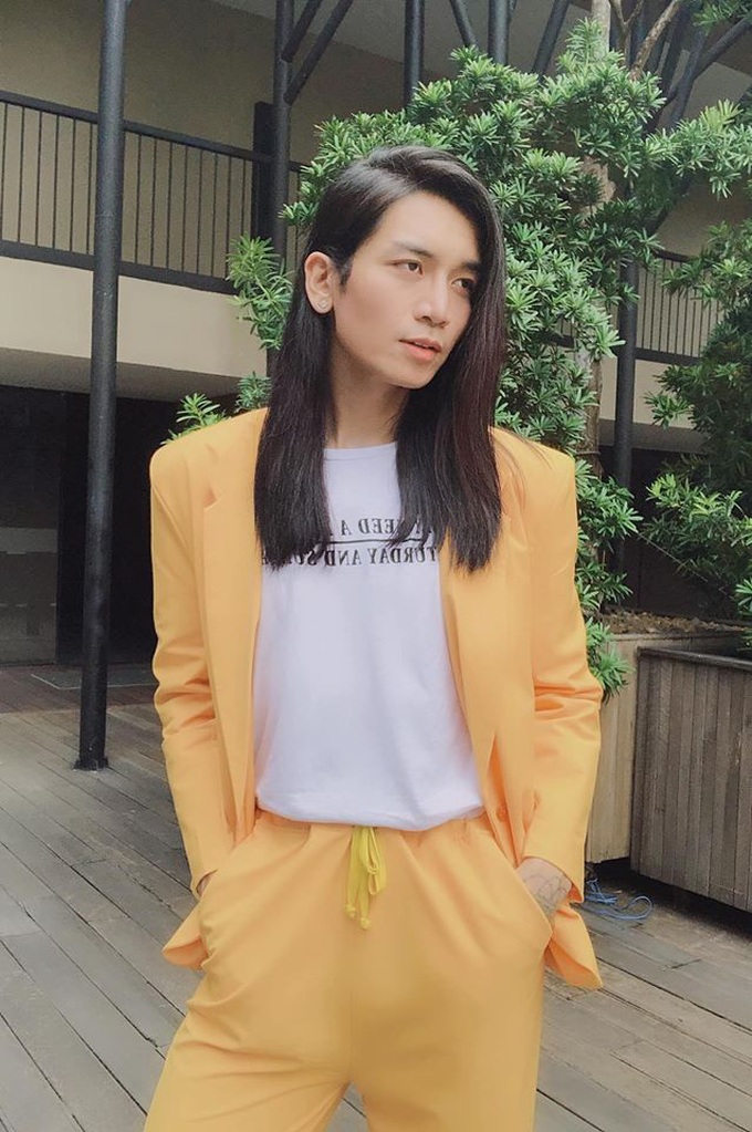 Nhan sắc thay đổi của BB Trần hậu công khai dao kéo: Từ chàng trai ngố tàu đến hình tượng giả gái đỉnh cao, khẳng định sẽ không chuyển giới - Ảnh 9. Nhan sắc thay đổi của BB Trần hậu công khai dao kéo: Từ chàng trai ngố tàu đến hình tượng giả gái đỉnh cao, khẳng định sẽ không chuyển giới - Ảnh 9.