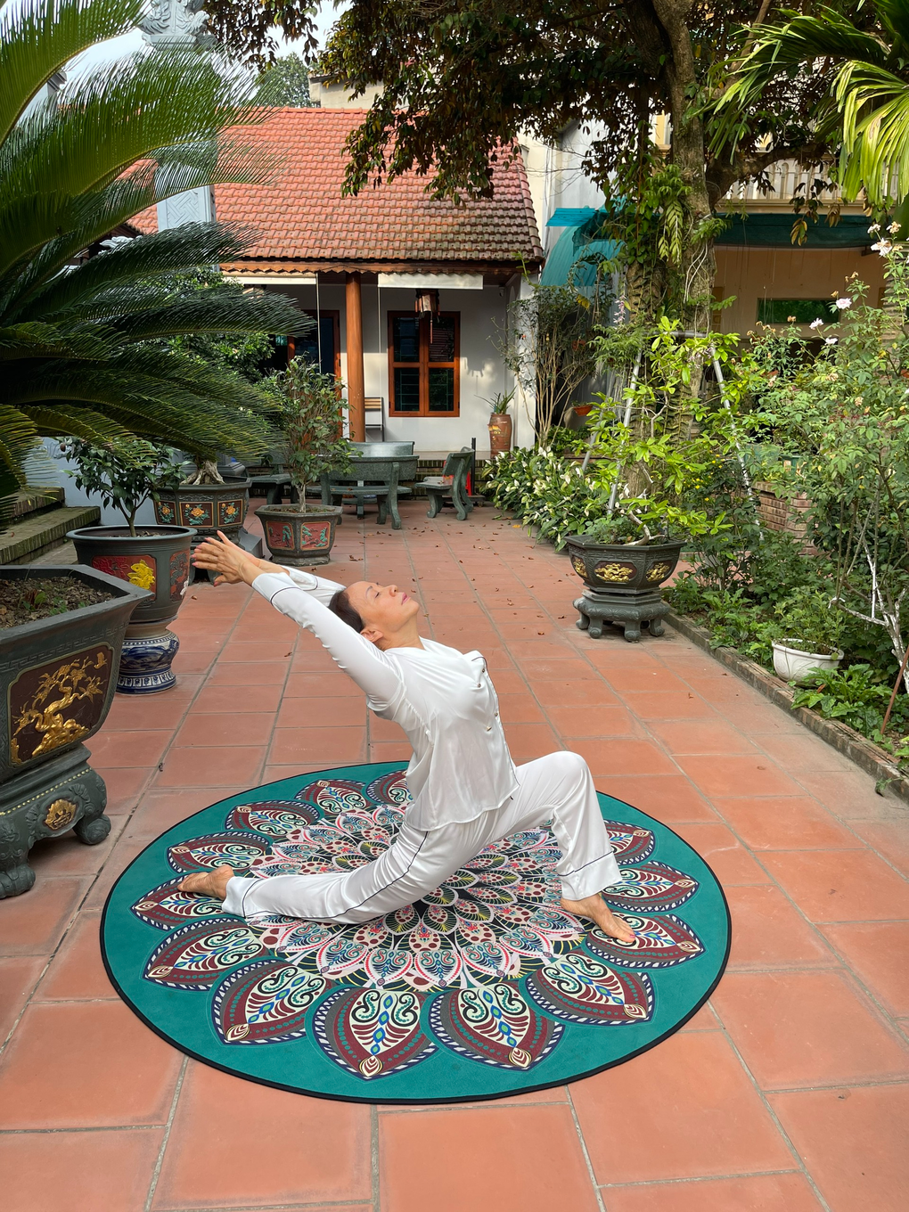 Người phụ nữ U60 cải thiện sức khỏe nhờ yoga, truyền cảm hứng tích cực đến cộng đồng - 2 Người phụ nữ U60 cải thiện sức khỏe nhờ yoga, truyền cảm hứng tích cực đến cộng đồng - 2