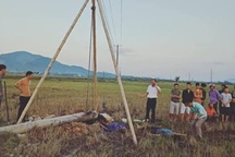 4 người bị điện giật tử vong khi đang trồng cột, kéo dây