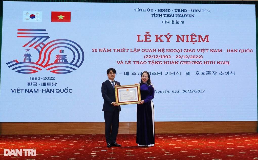 Trao tặng Huân chương Hữu nghị cho Tổng Giám đốc Samsung Việt Nam - 1 Trao tặng Huân chương Hữu nghị cho Tổng Giám đốc Samsung Việt Nam - 1