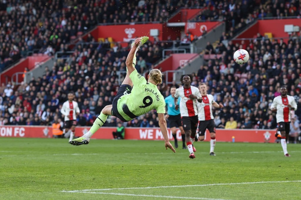 Haaland thăng hoa, Man City tăng áp lực cho Arsenal - 2 Haaland thăng hoa, Man City tăng áp lực cho Arsenal - 2