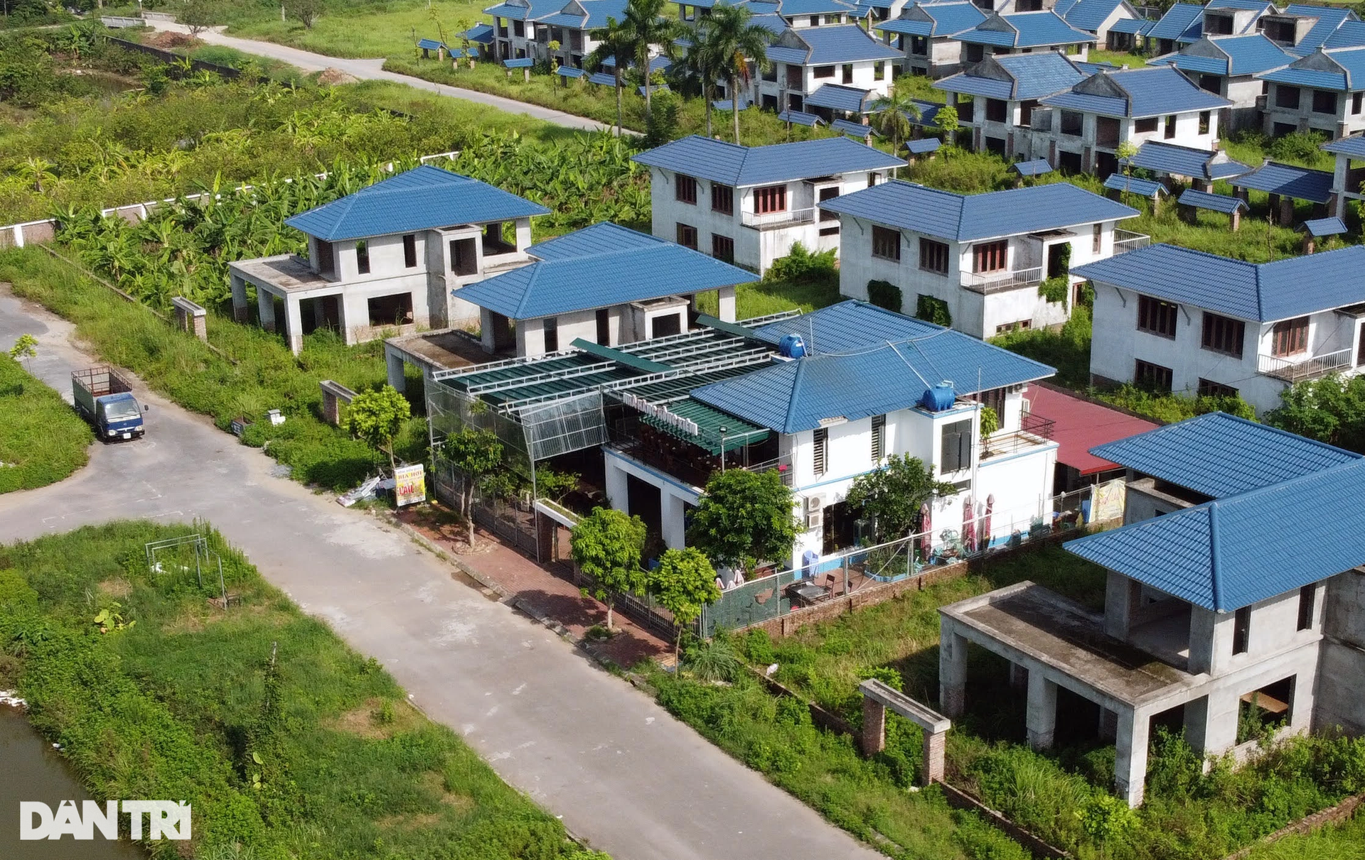 La liệt biệt thự bỏ hoang trong đô thị đầm Dạ Trạch ở Hưng Yên - 12 La liệt biệt thự bỏ hoang trong đô thị đầm Dạ Trạch ở Hưng Yên - 12