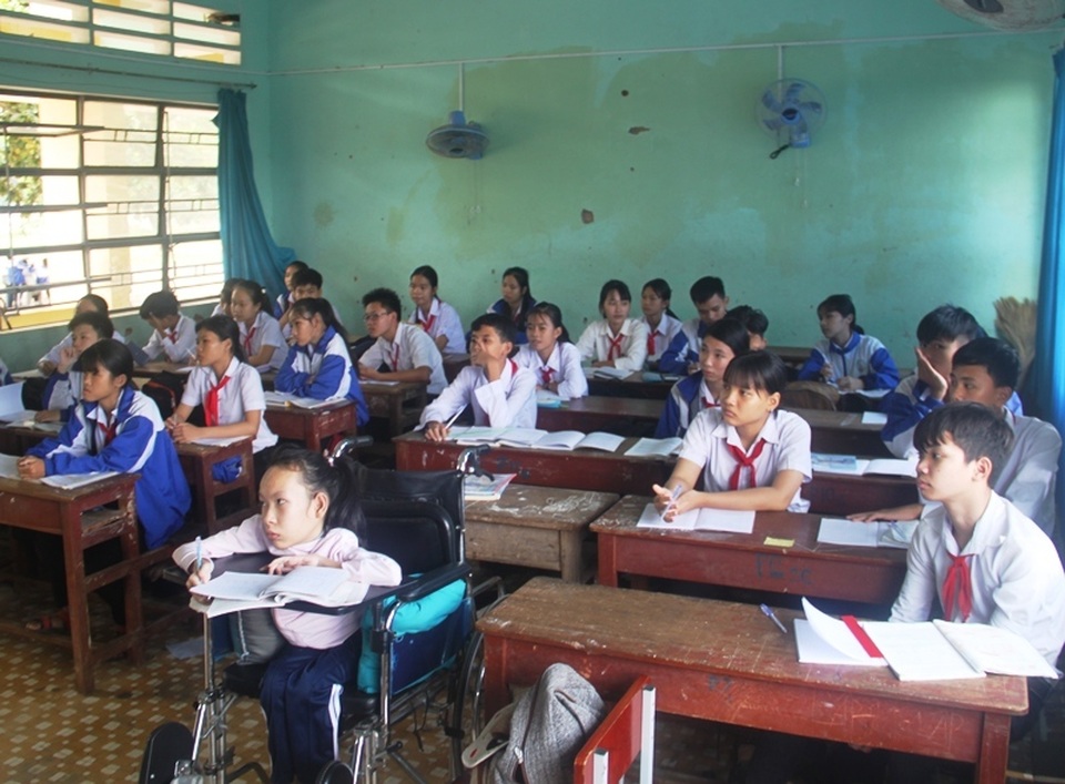 9 năm ngồi học trên xe lăn, cô gái ước có thể vui đùa trên chính đôi chân của mình - 2 9 năm ngồi học trên xe lăn, cô gái ước có thể vui đùa trên chính đôi chân của mình - 2