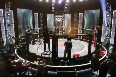 Kinh hoàng khoảnh khắc nữ võ sĩ bẻ gãy tay đối thủ