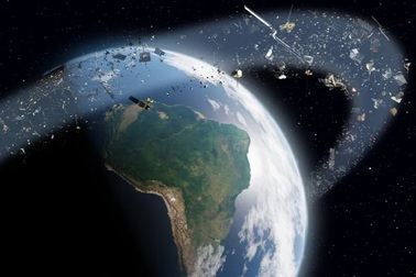 Phi hành gia chưa thể trở về Trái đất do rác vũ trụ dày đặc