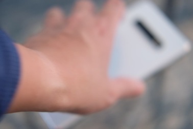 Trải nghiệm thực tế tính năng sạc ngược không dây trên Galaxy S10+