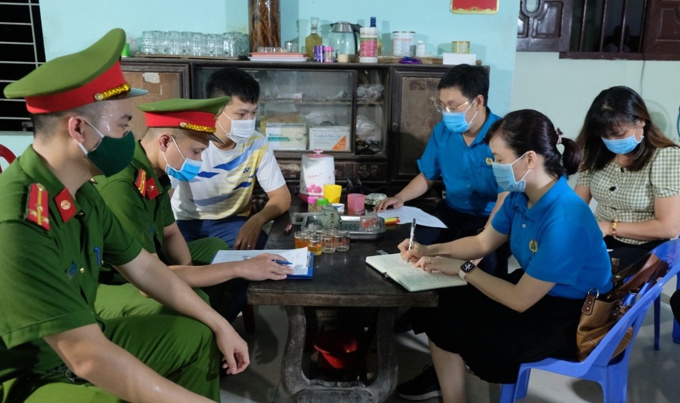 Tổ an toàn Covid-19 trên xe đưa đón công nhân và phòng trọ - 3 Tổ an toàn Covid-19 trên xe đưa đón công nhân và phòng trọ - 3