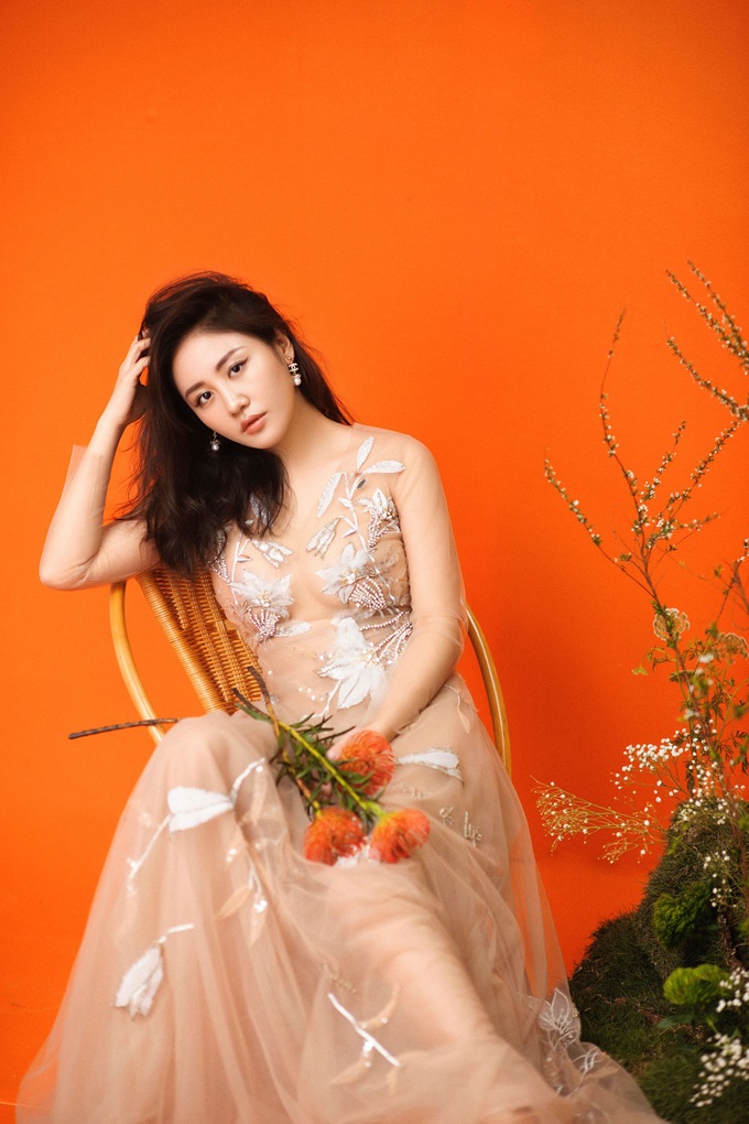 Lạc vào phòng trà tại gia cùng Văn Mai Hương, nghe giọng hát live nổi da gà và lần đầu chia sẻ câu chuyện về quãng thời gian khó khăn? - Ảnh 6. Lạc vào phòng trà tại gia cùng Văn Mai Hương, nghe giọng hát live nổi da gà và lần đầu chia sẻ câu chuyện về quãng thời gian khó khăn? - Ảnh 6.