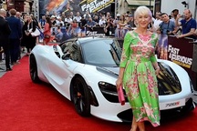 Minh tinh 76 tuổi lái siêu xe gần 300.000 USD trong "Fast & Furious 9"