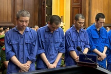 Tiếp tay nhóm mua bán hóa đơn, cựu cán bộ thuế ở TPHCM lĩnh 20 năm tù