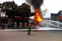 Hơn 4 tiếng "đánh vật" với ngọn lửa kinh hoàng ở cây xăng