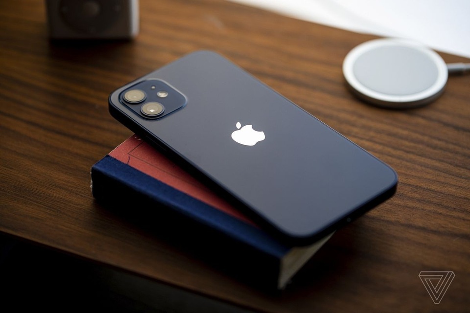 Loạt iPhone chính hãng giảm giá mạnh dịp cận Tết - 2 Loạt iPhone chính hãng giảm giá mạnh dịp cận Tết - 2